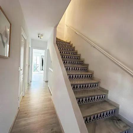 Mira - Casa De 3 Dormitorios, Terrazas, Vistas Al Mar, Parking Privado, Playa A 400 Metros, Centro A 500 Metros